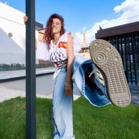 Скачать песню Катя Адушкина - Хромакей