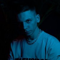 Скачать песню ASTAXOV - Она