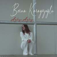 Скачать песню Berna Karagözoğlu - Ağlaya Ağlaya