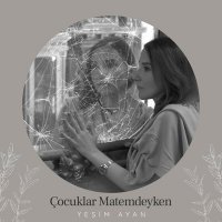 Скачать песню Yeşim Ayan - Çocuklar Matemdeyken