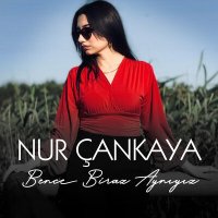 Скачать песню Nur Çankaya - Bence Biraz Aynıyız