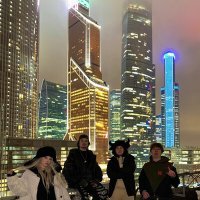 Скачать песню Наверное Поэт - Она даёт даёт она берёт берёт мою конфету в рот